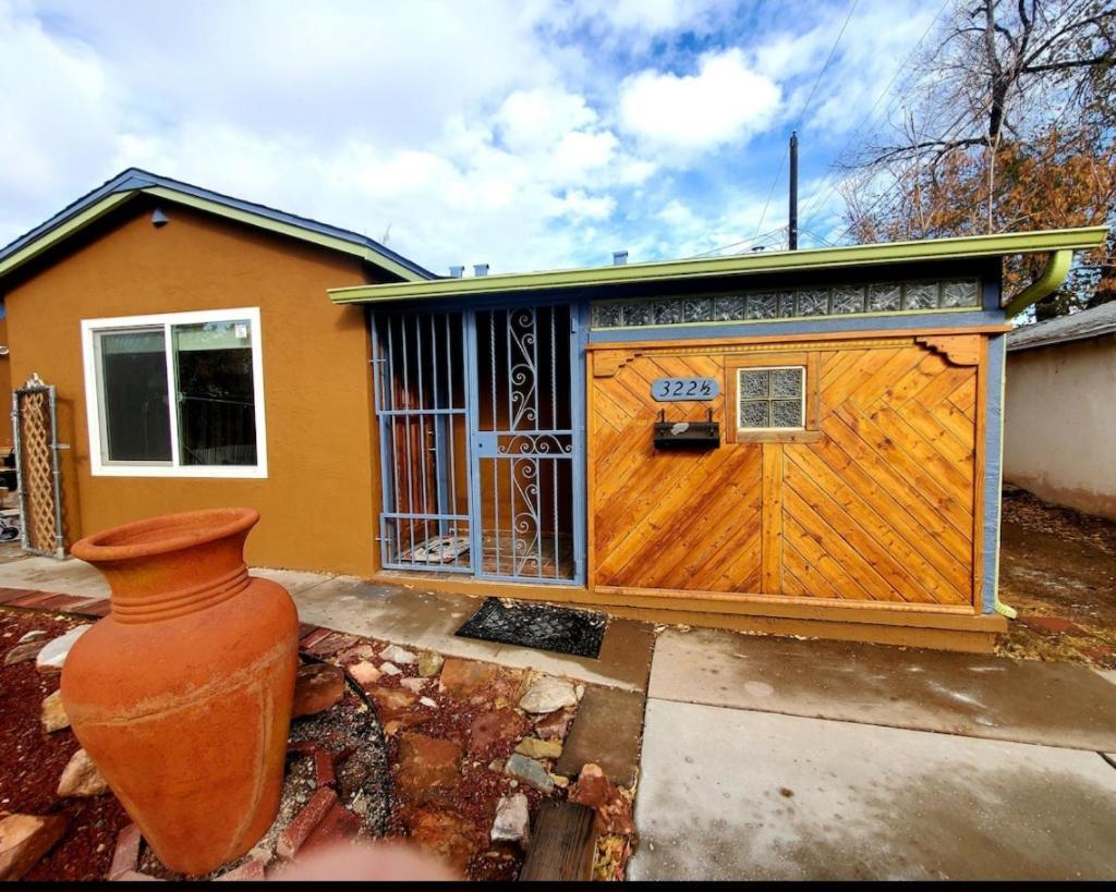 Pet Friendly Modern Casita In Heart Of Nob Hill Villa แอลบูเคอร์คี ภายนอก รูปภาพ